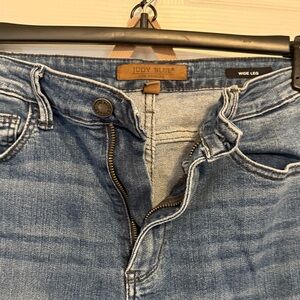 Judy Blue Light Blue Wide Leg Cropped Jeans/capri. Size 15/32. Braided sides.